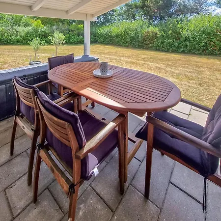 3 Bedroom Gorgeous In Prázdninový dům *